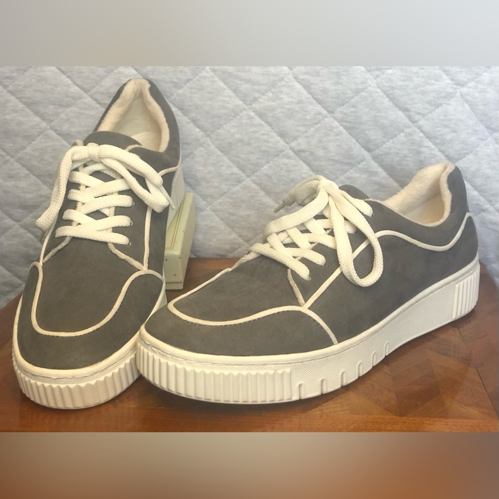 Soul Naturalizer Tia-laces women’s sneakers in Graphite color size 9.5